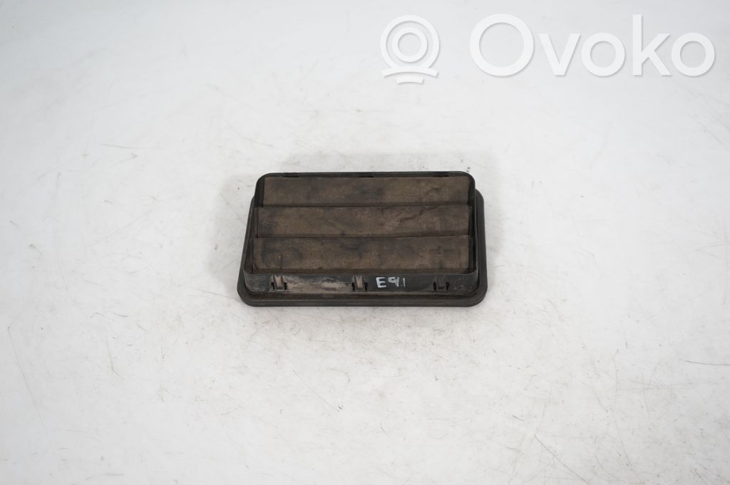 Quarter panel pressure vent (5)