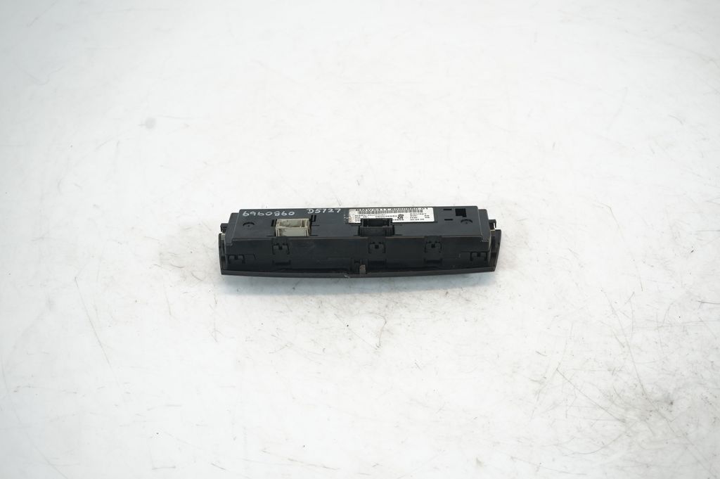 Climate control unit (5)