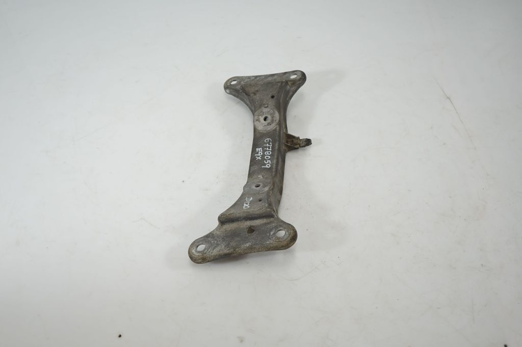 Gearbox mounting bracket (2)