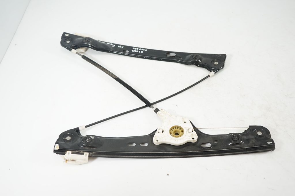 Front door window regulator with motor (3)