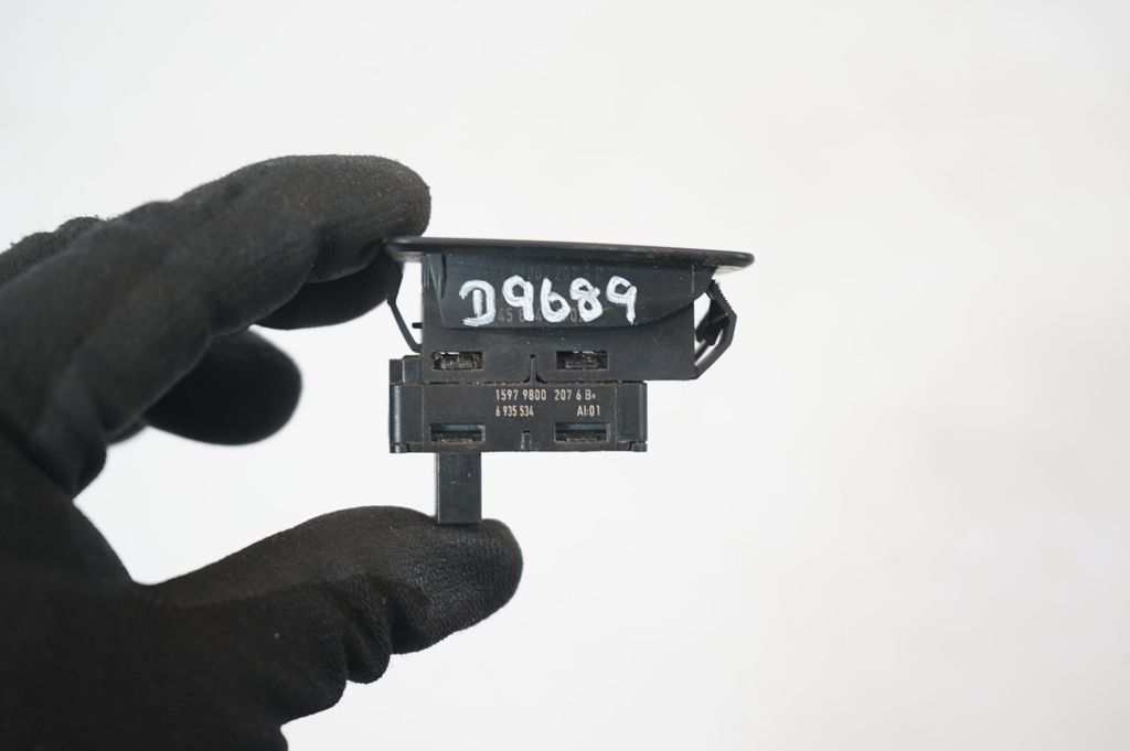 Electric window control switch (8)