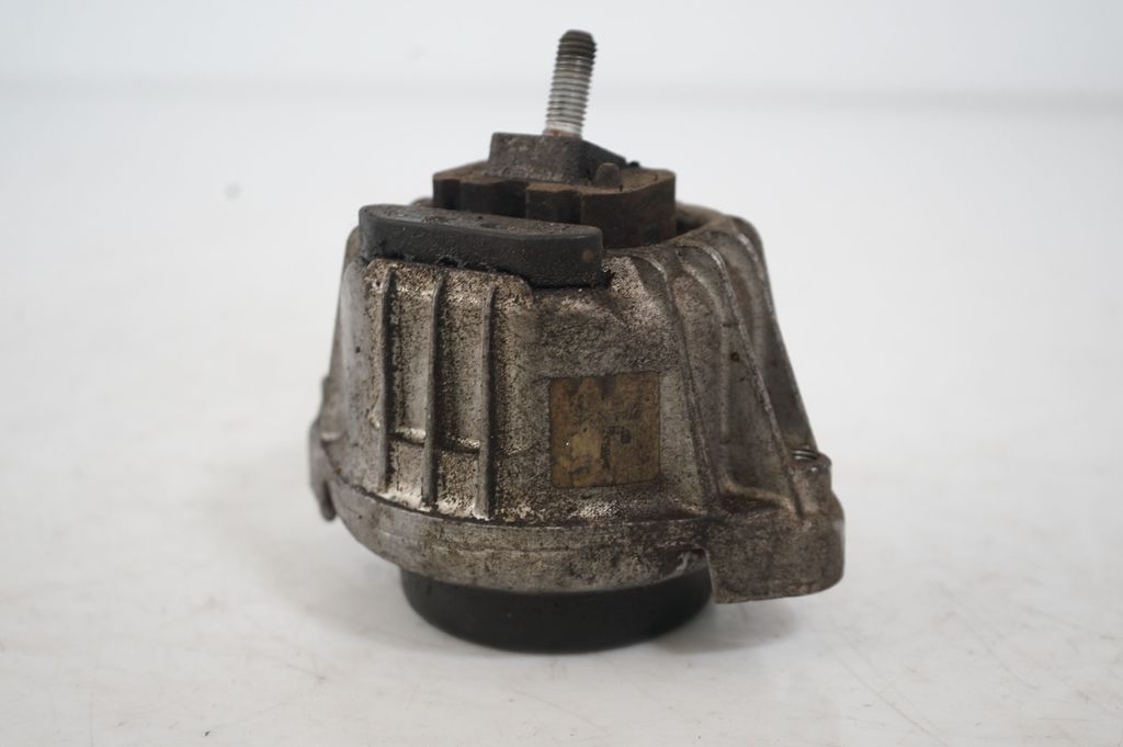 Engine mount bracket (7)