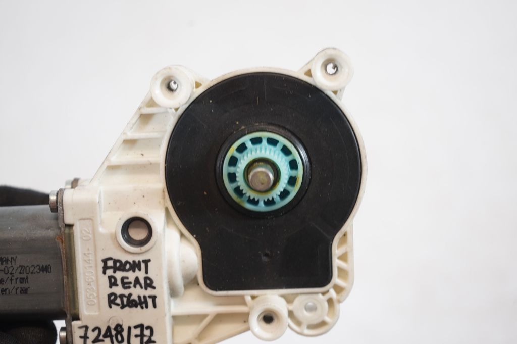 Front door window regulator with motor (7)