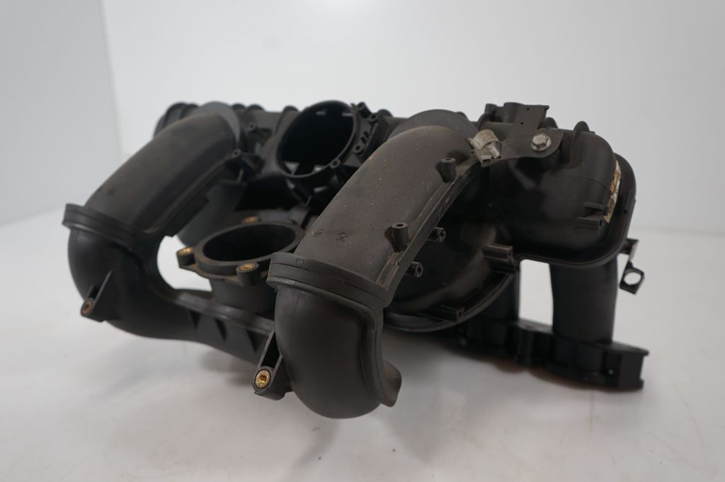 Intake manifold (7)