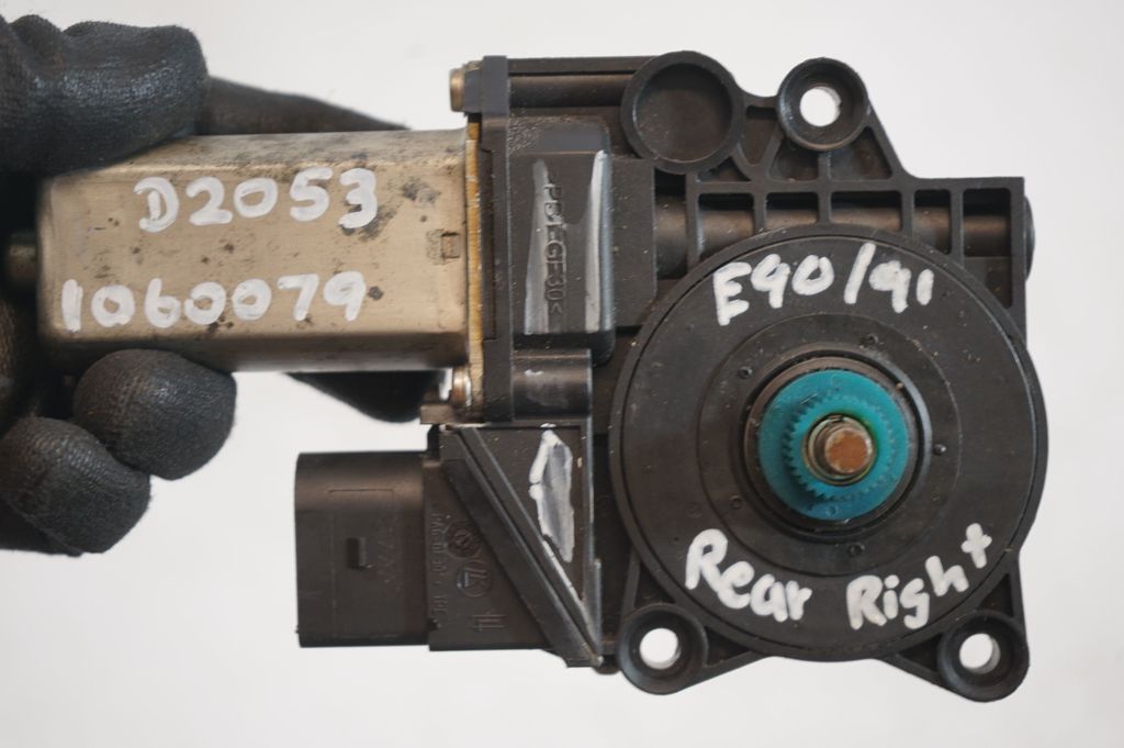 Rear door window regulator with motor (9)