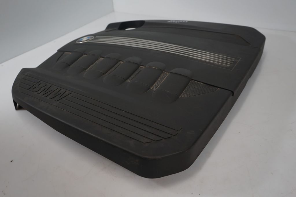 Engine cover (trim) (7)