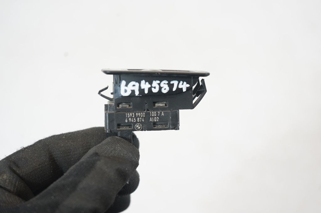 Electric window control switch (8)