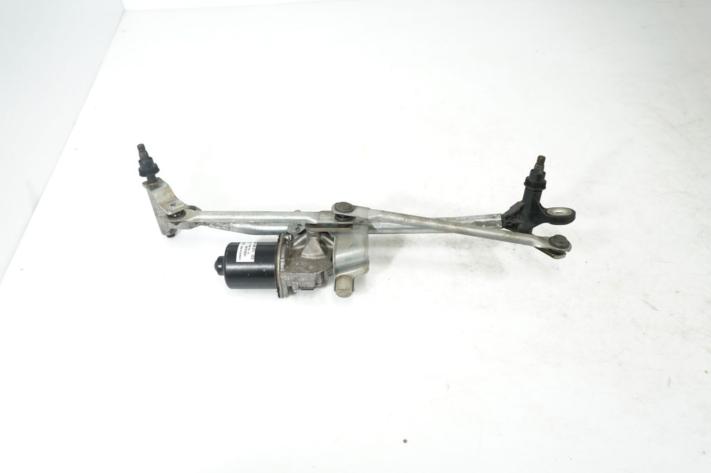Front wiper linkage and motor (5)