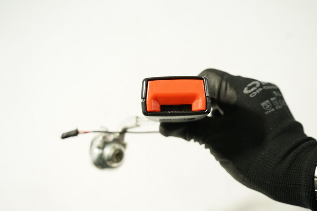 Rear seatbelt buckle (9)