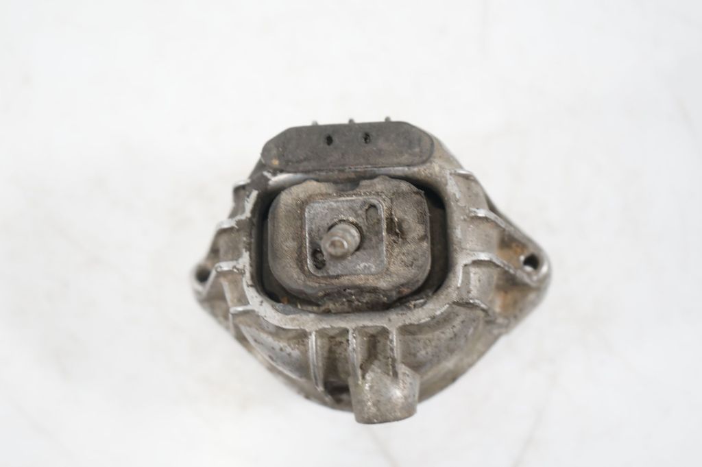 Engine mount bracket (7)