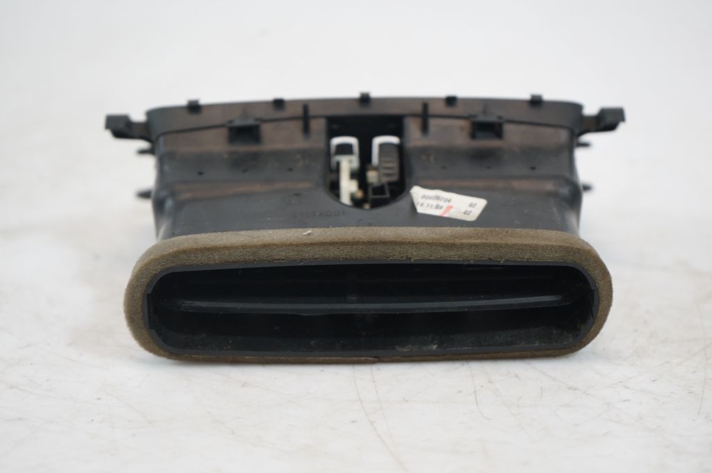 Rear air vent grill (7)