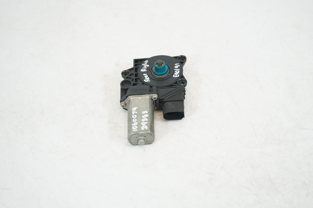 Rear door window regulator with motor (4)