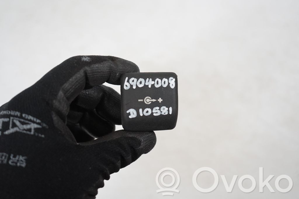 12 V Socket (rear) (7)