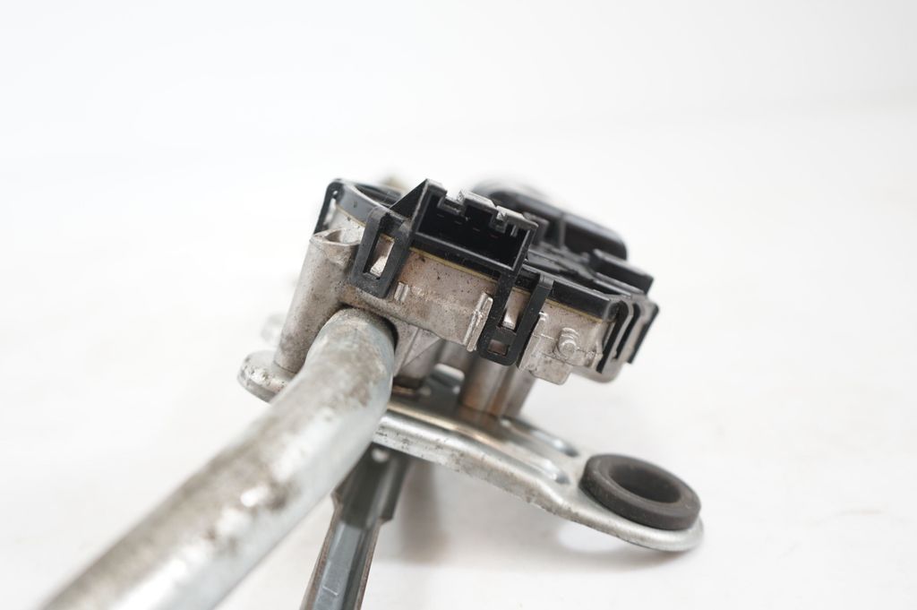 Front wiper linkage and motor (9)