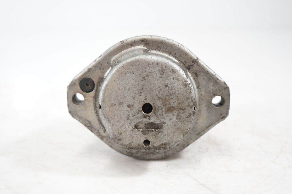 Engine mount bracket (6)
