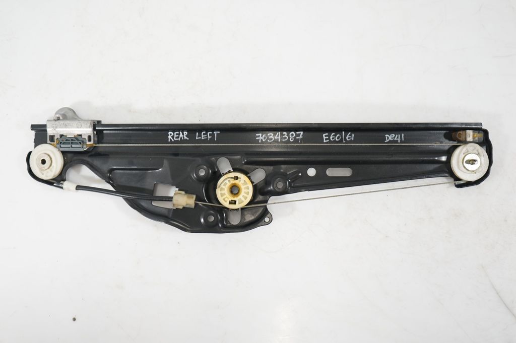 Rear door window regulator with motor (7)