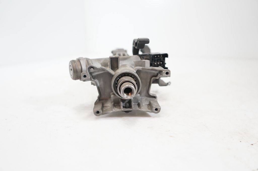 Steering wheel axle (8)