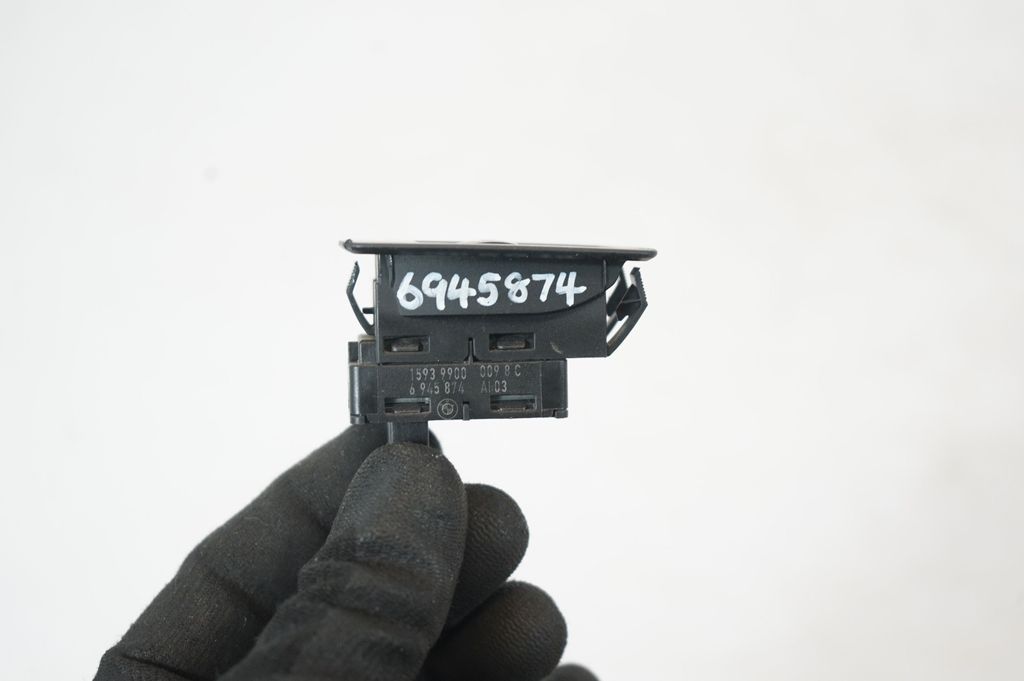 Electric window control switch (9)