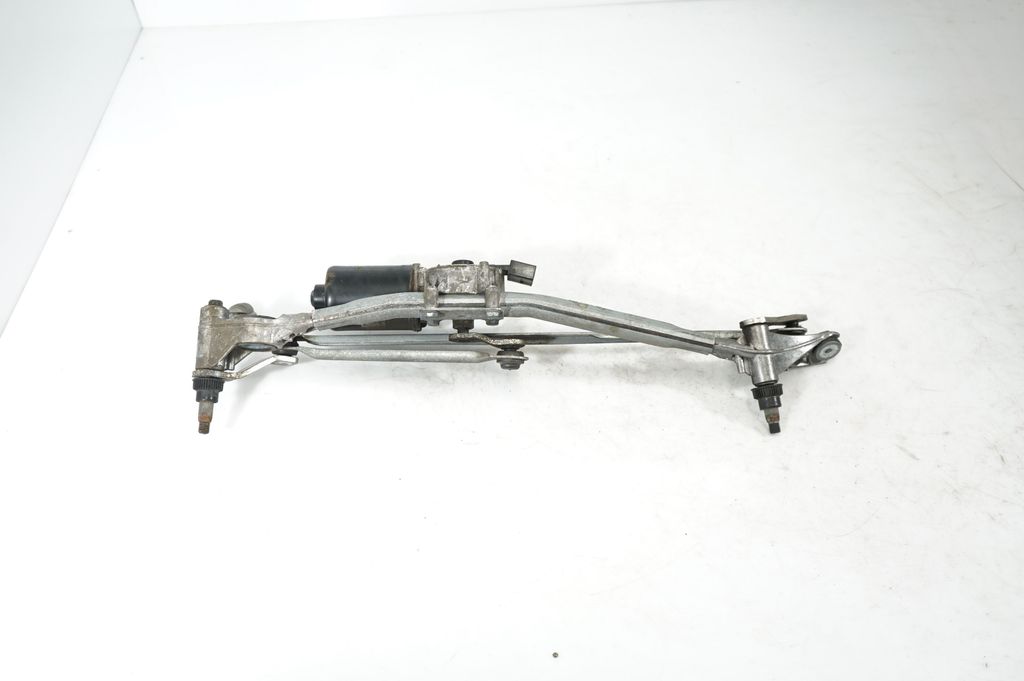 Front wiper linkage and motor (3)