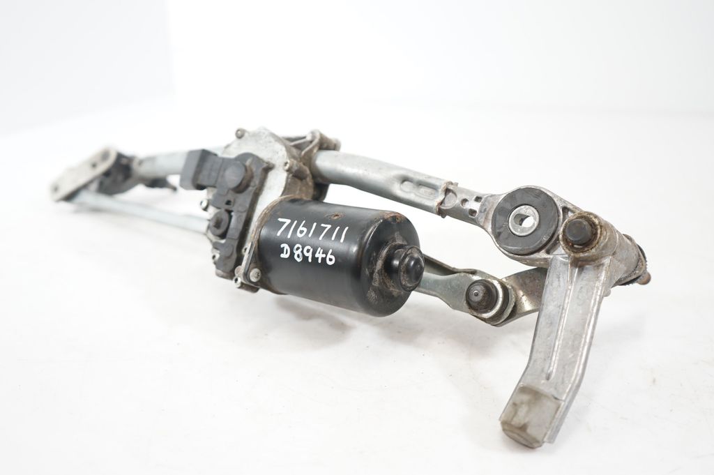 Front wiper linkage and motor (7)