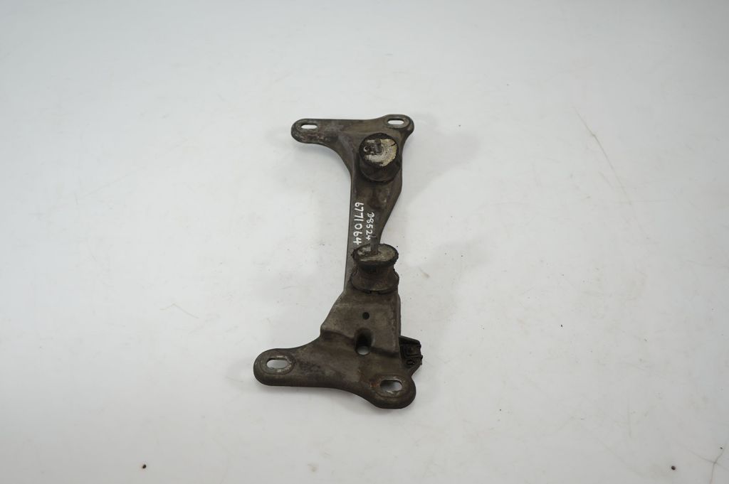 Gearbox mounting bracket (2)