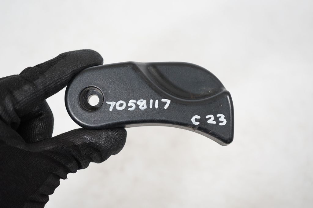 Engine bonnet (hood) release handle (7)