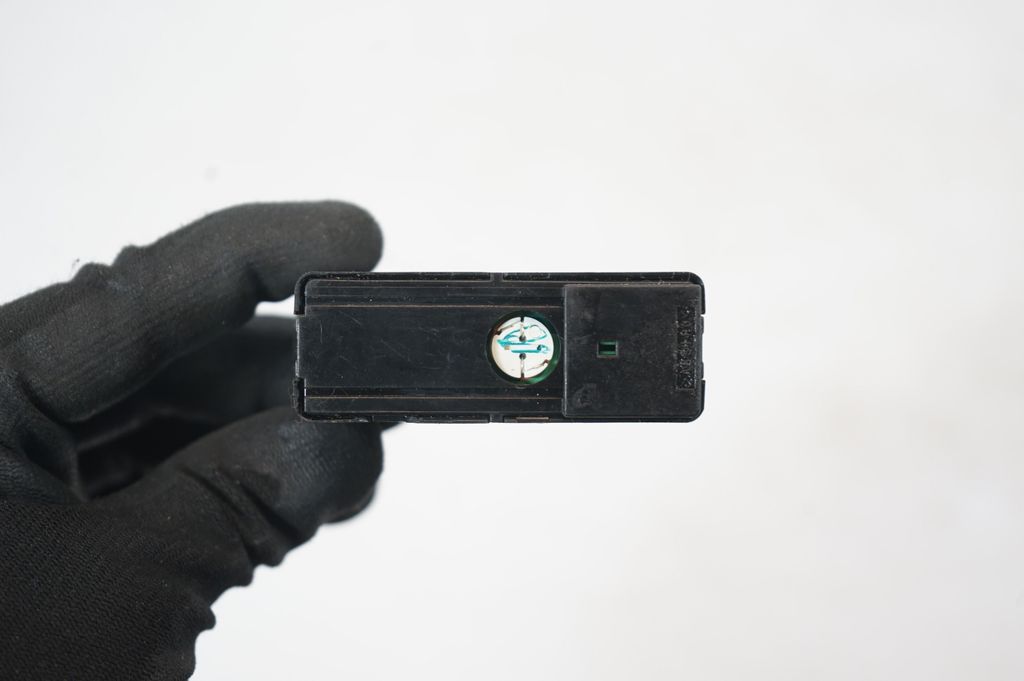 Hazard light switch (7)