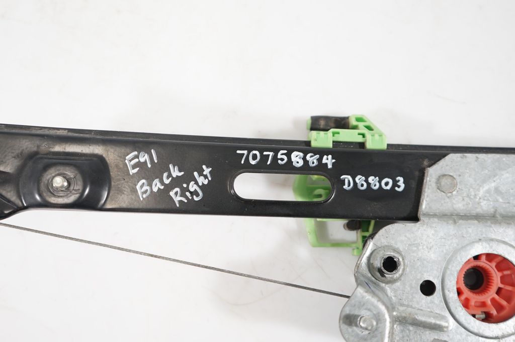 Rear door window regulator with motor (8)