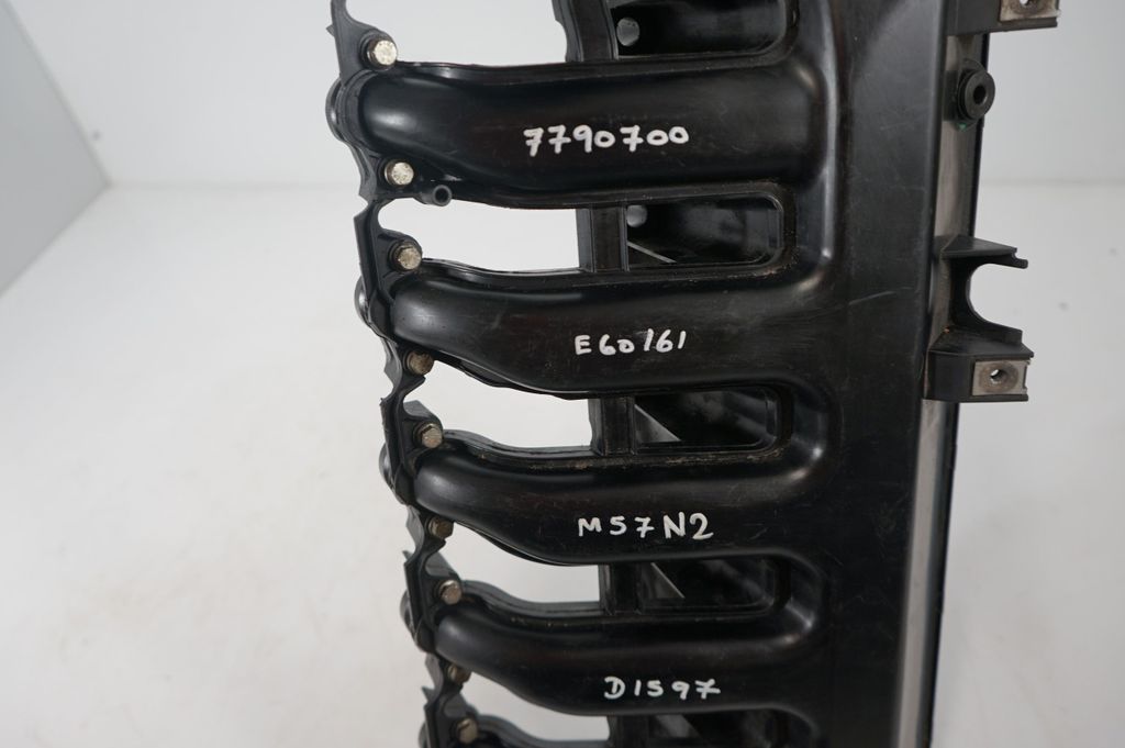 Intake manifold (10)