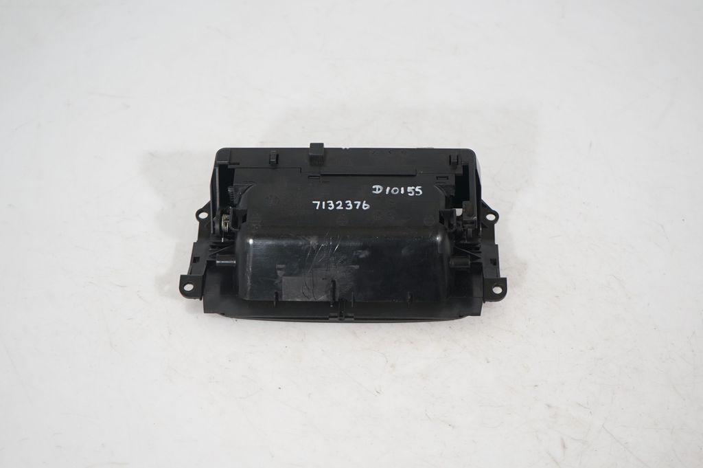 Dashboard glove box trim (5)