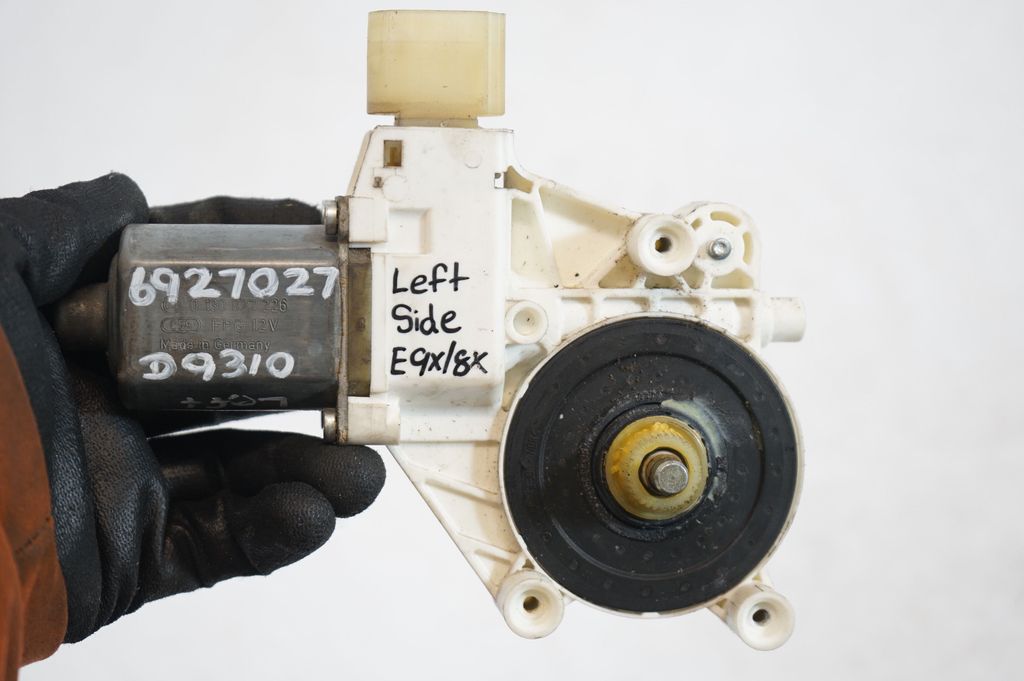 Front door window regulator with motor (7)