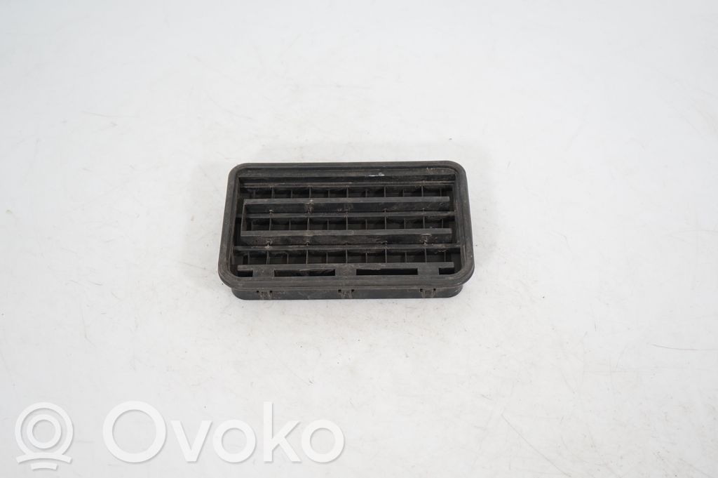 Quarter panel pressure vent