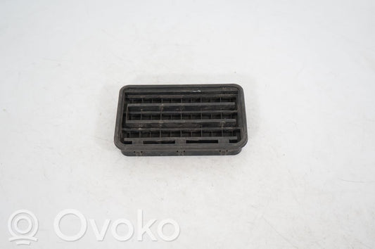 Quarter panel pressure vent