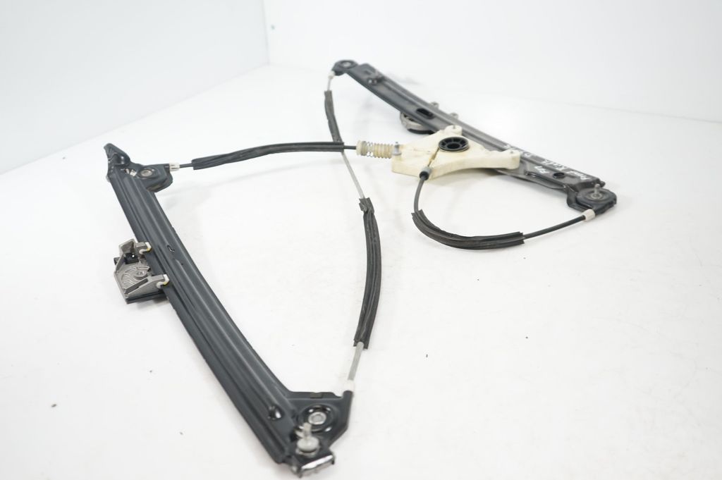 Front door window regulator with motor (7)