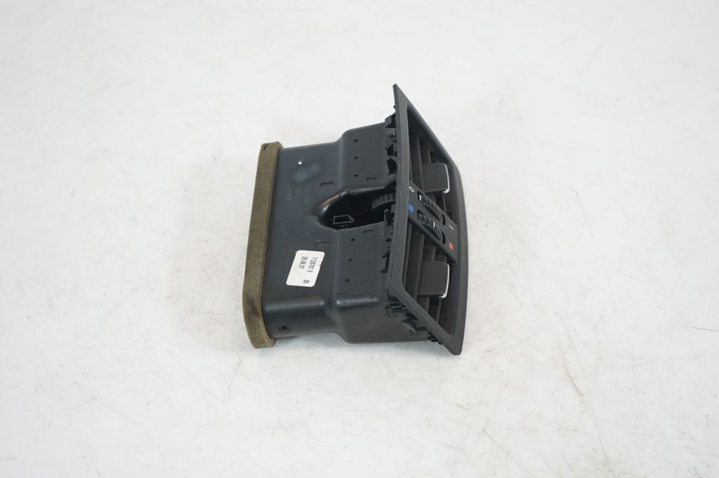 Rear air vent grill (4)