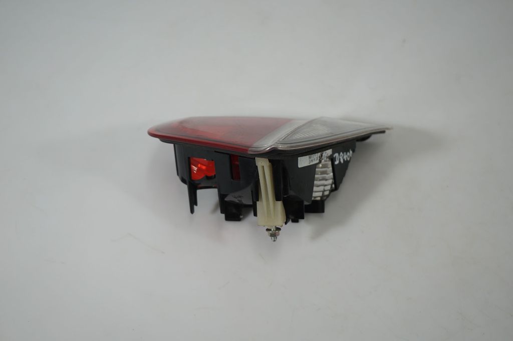 Tailgate rear/tail lights (3)