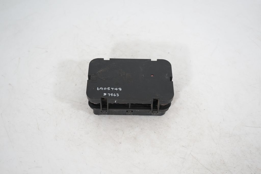 Quarter panel pressure vent