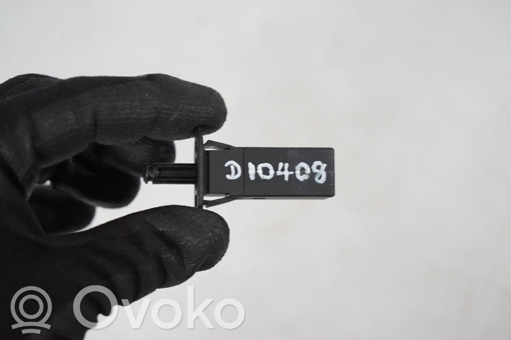 Fuel tank cap lock (8)