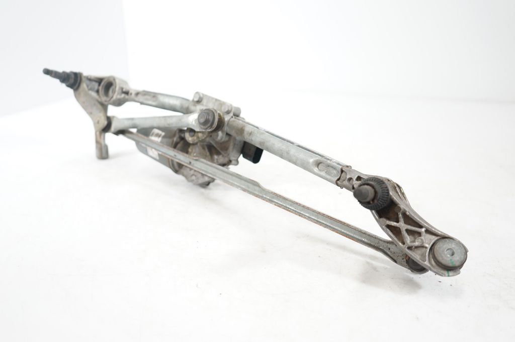 Front wiper linkage and motor (6)