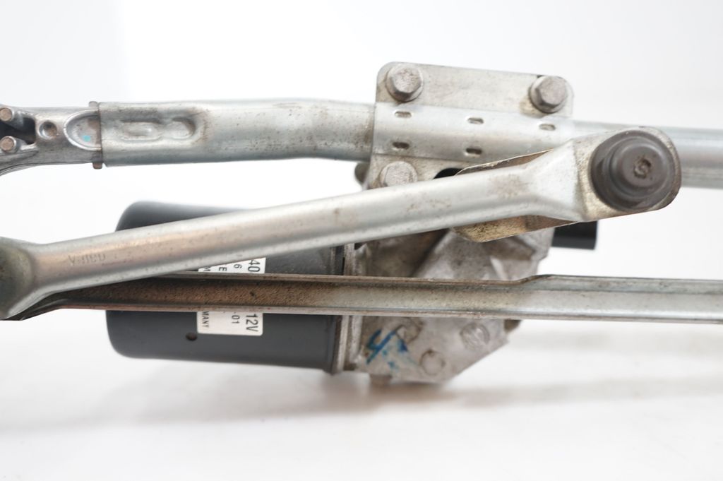 Front wiper linkage and motor (9)