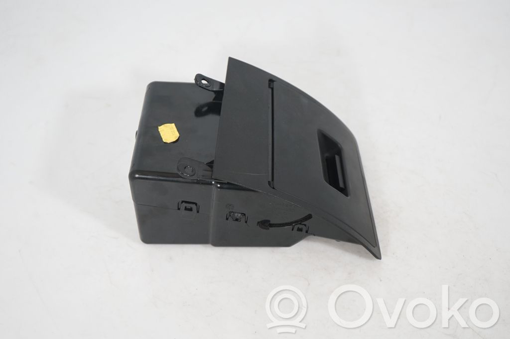 Glove box (4)