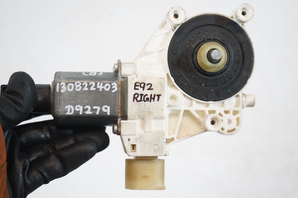 Front door window regulator with motor (8)