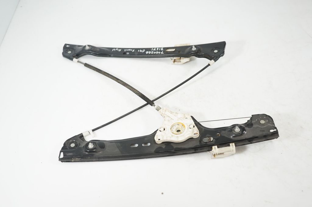 Front door window regulator with motor (3)