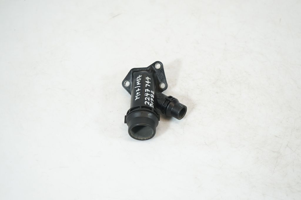 Engine coolant pipe/hose (4)