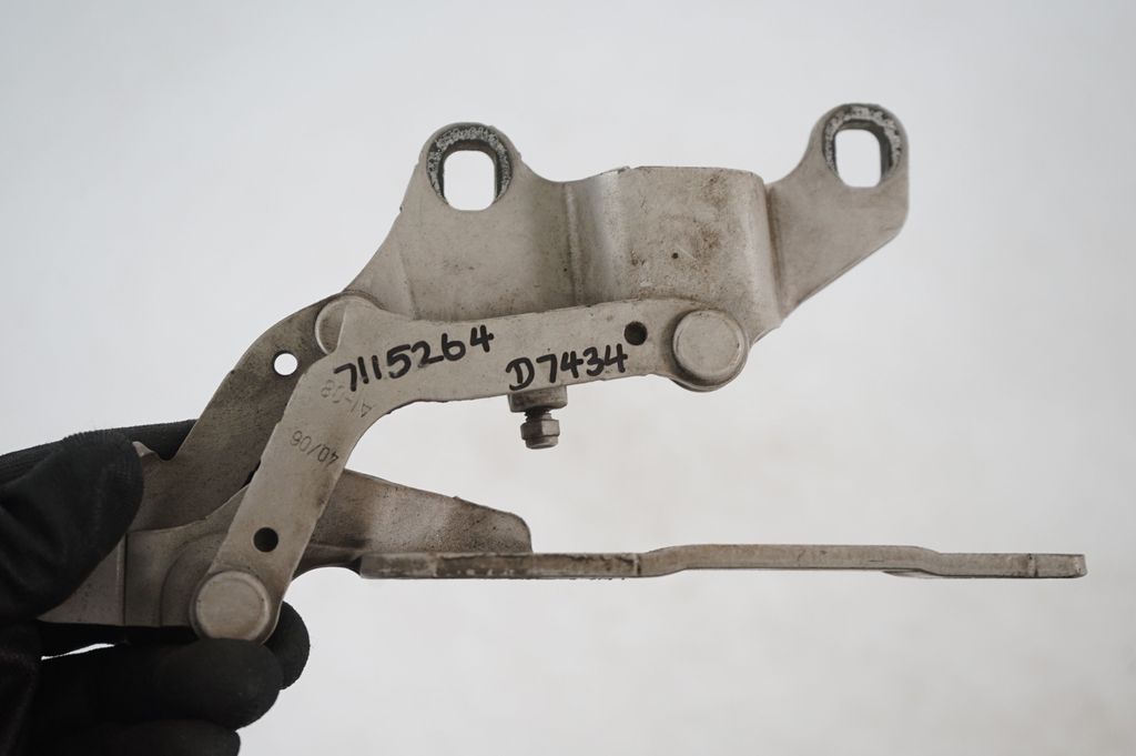 Engine bonnet/hood hinges (7)