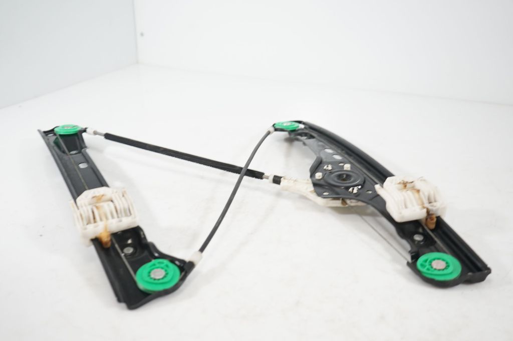 Front door window regulator with motor (6)