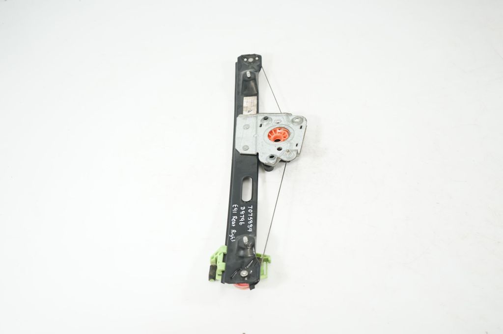 Rear door window regulator with motor (8)