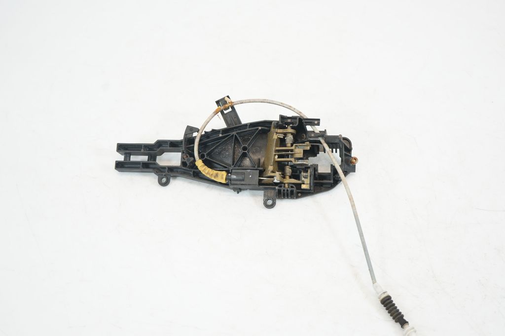 Rear door exterior handle/bracket (5)