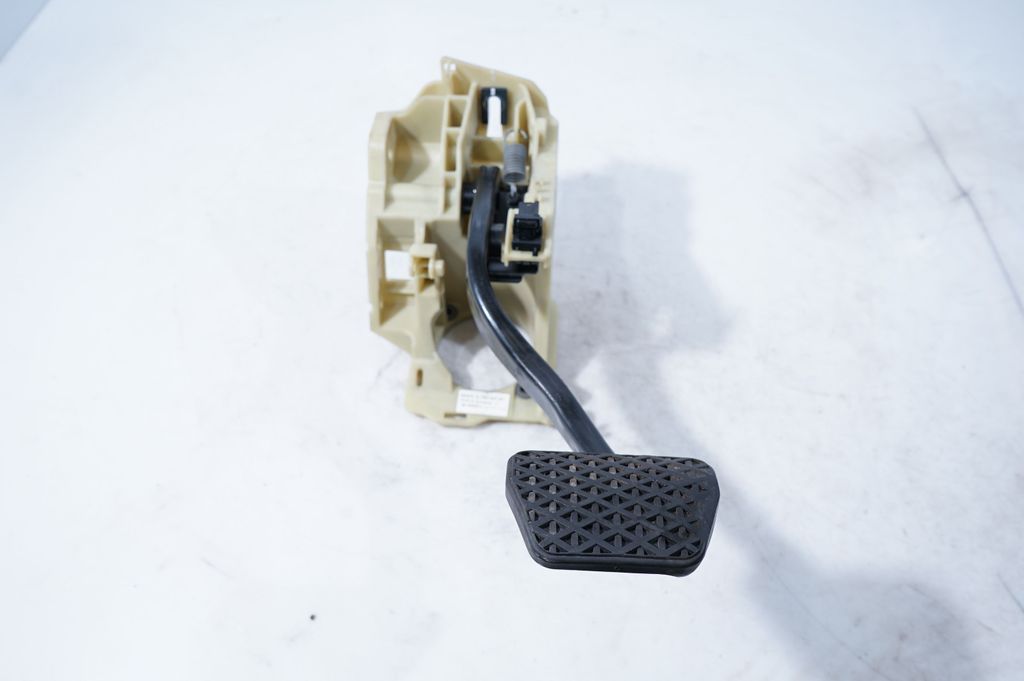 Brake pedal (4)