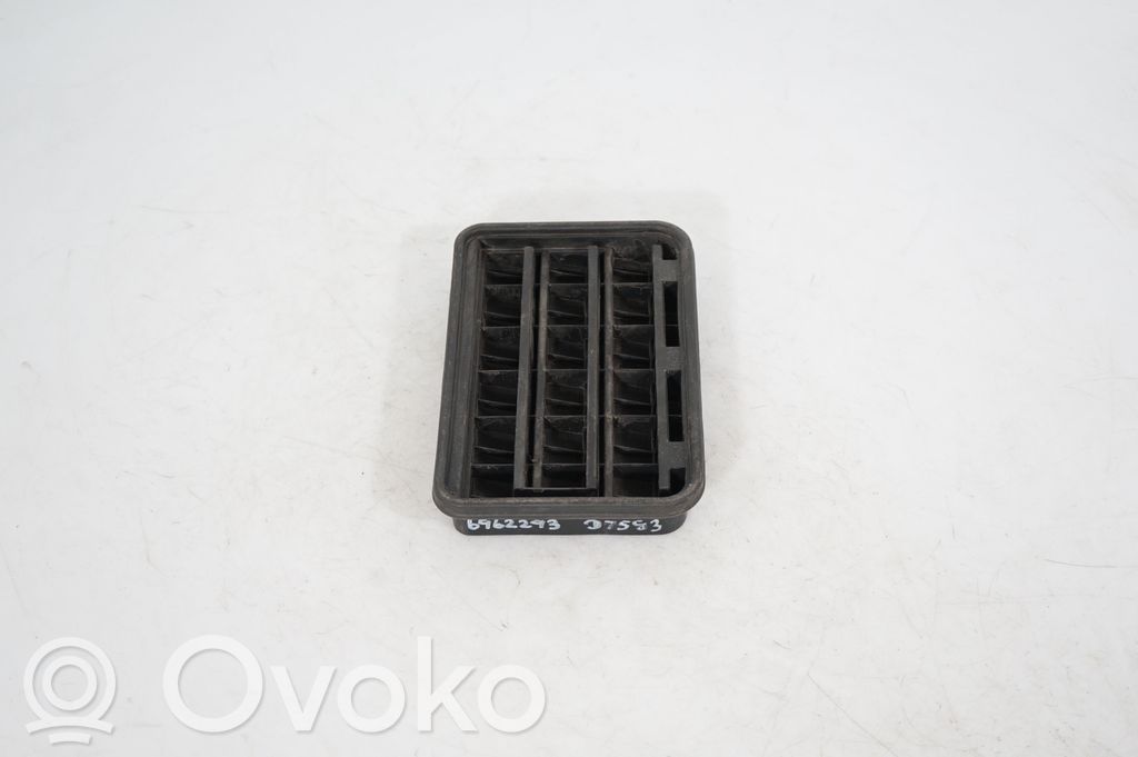 Quarter panel pressure vent (6)